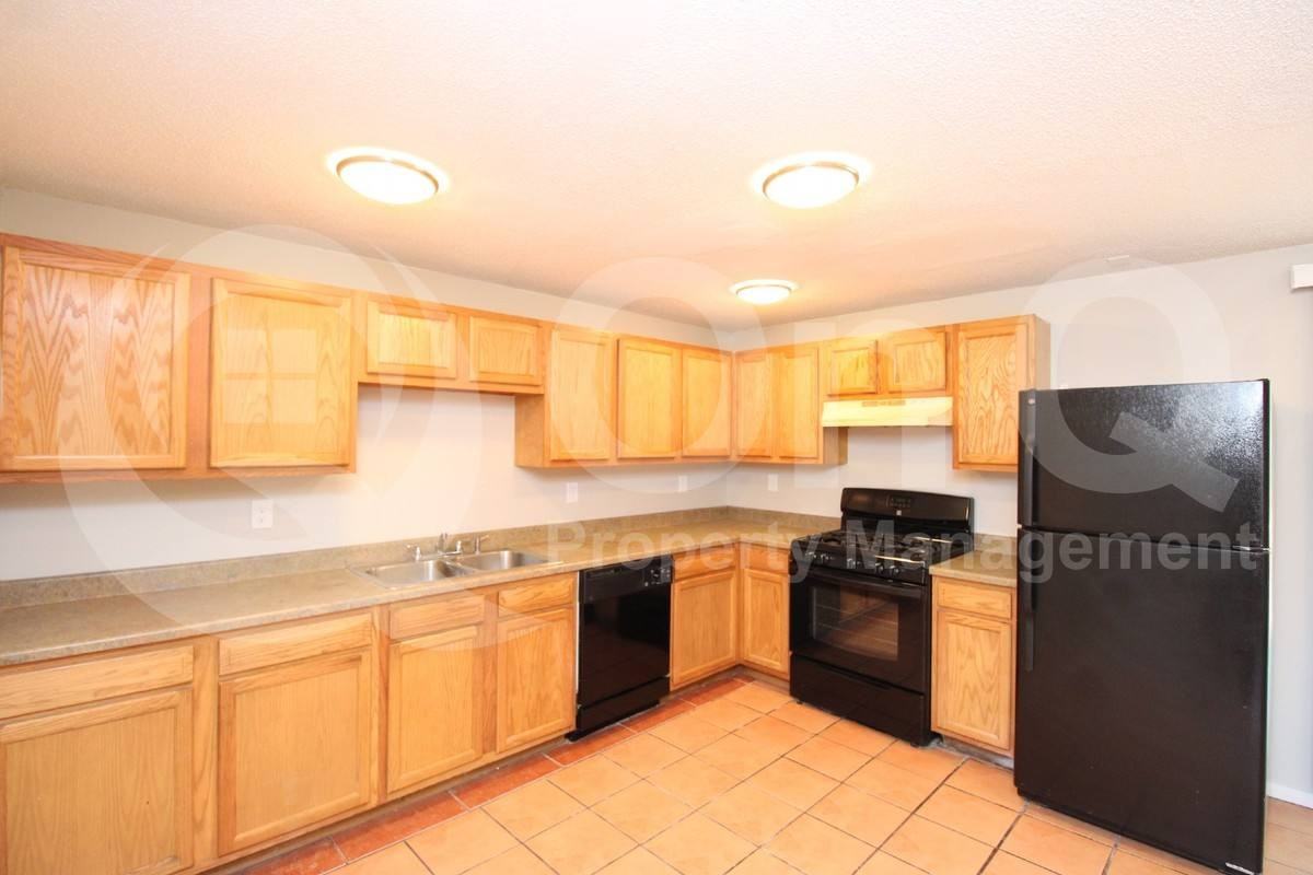 8128 W Earll Dr - Photo 3 of 10