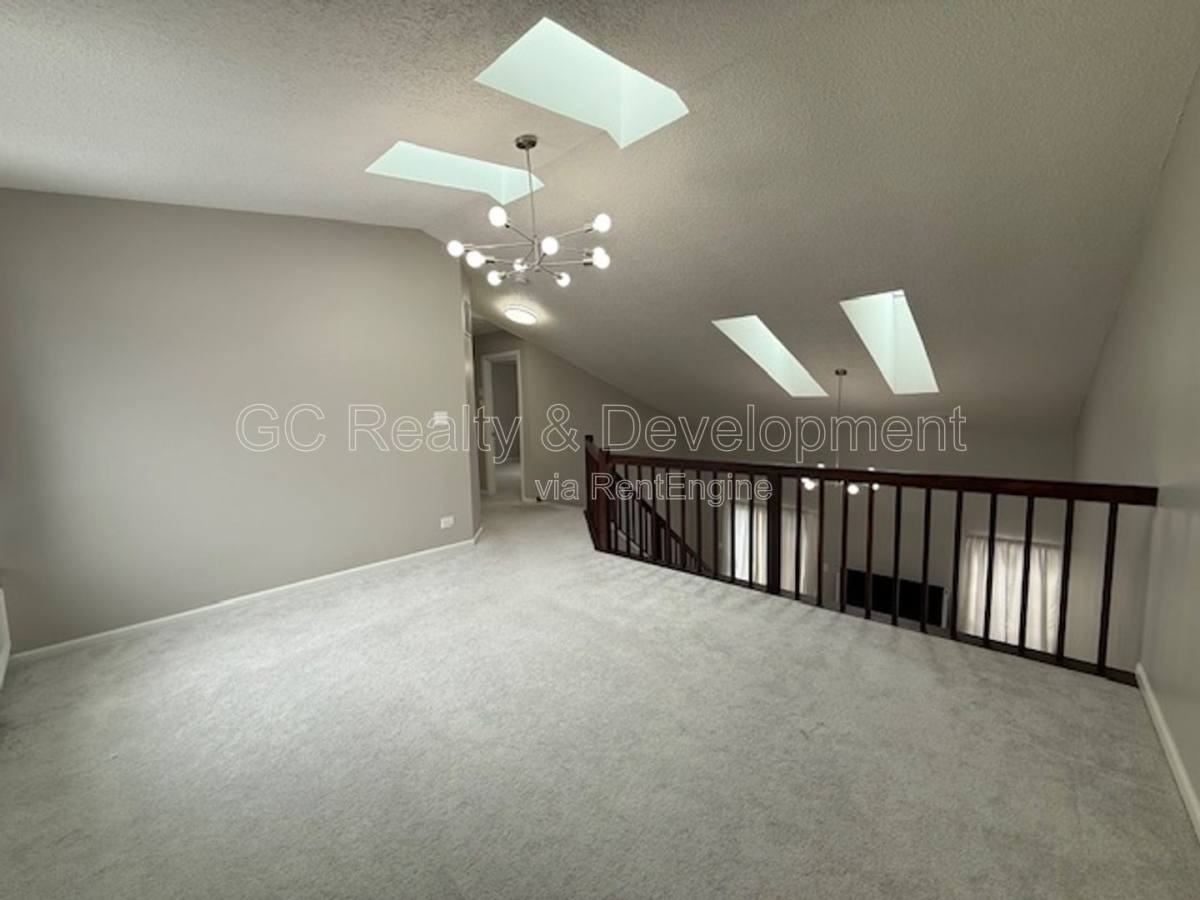 1121 Southbridge Ln - Photo 2 of 10