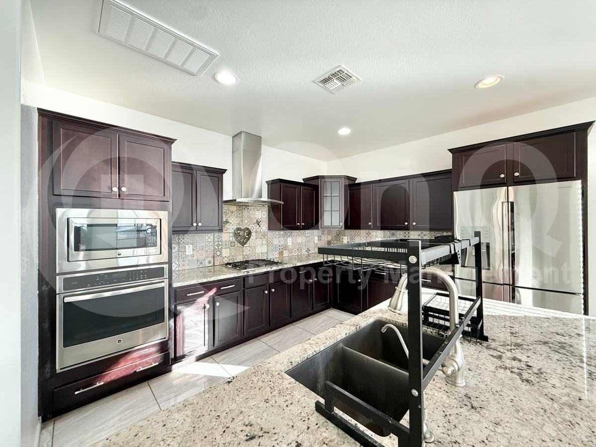 31320 N 26th Gln - Photo 3 of 10