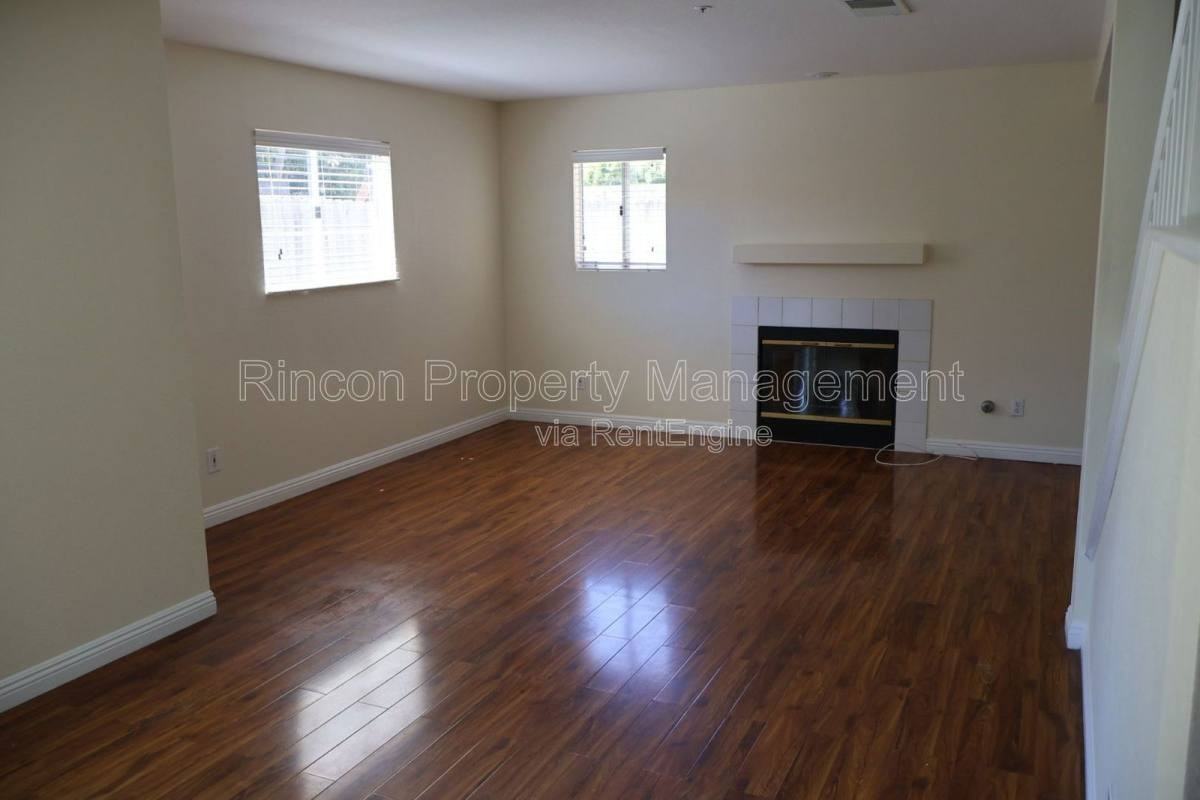 225 Cinnamon Oak Ave - Photo 2 of 10