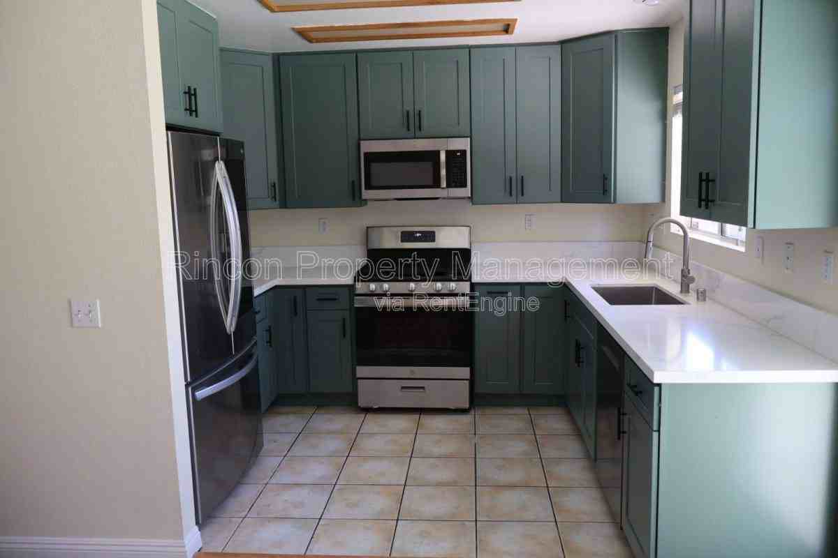 225 Cinnamon Oak Ave - Photo 3 of 10