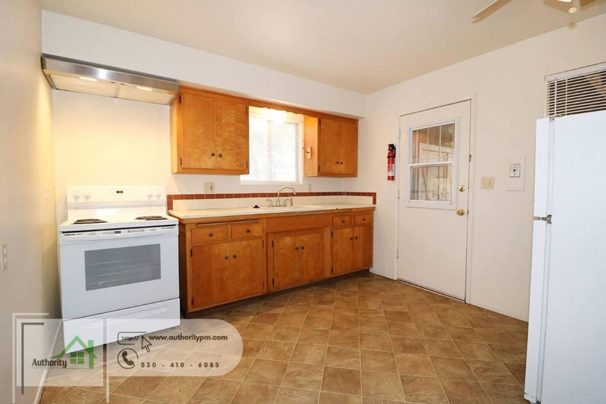 20877 2nd St - Photo 6 of 10