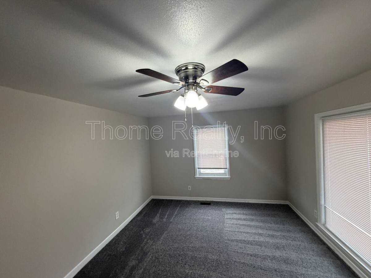1113 S Cambridge Cir - Photo 3 of 10