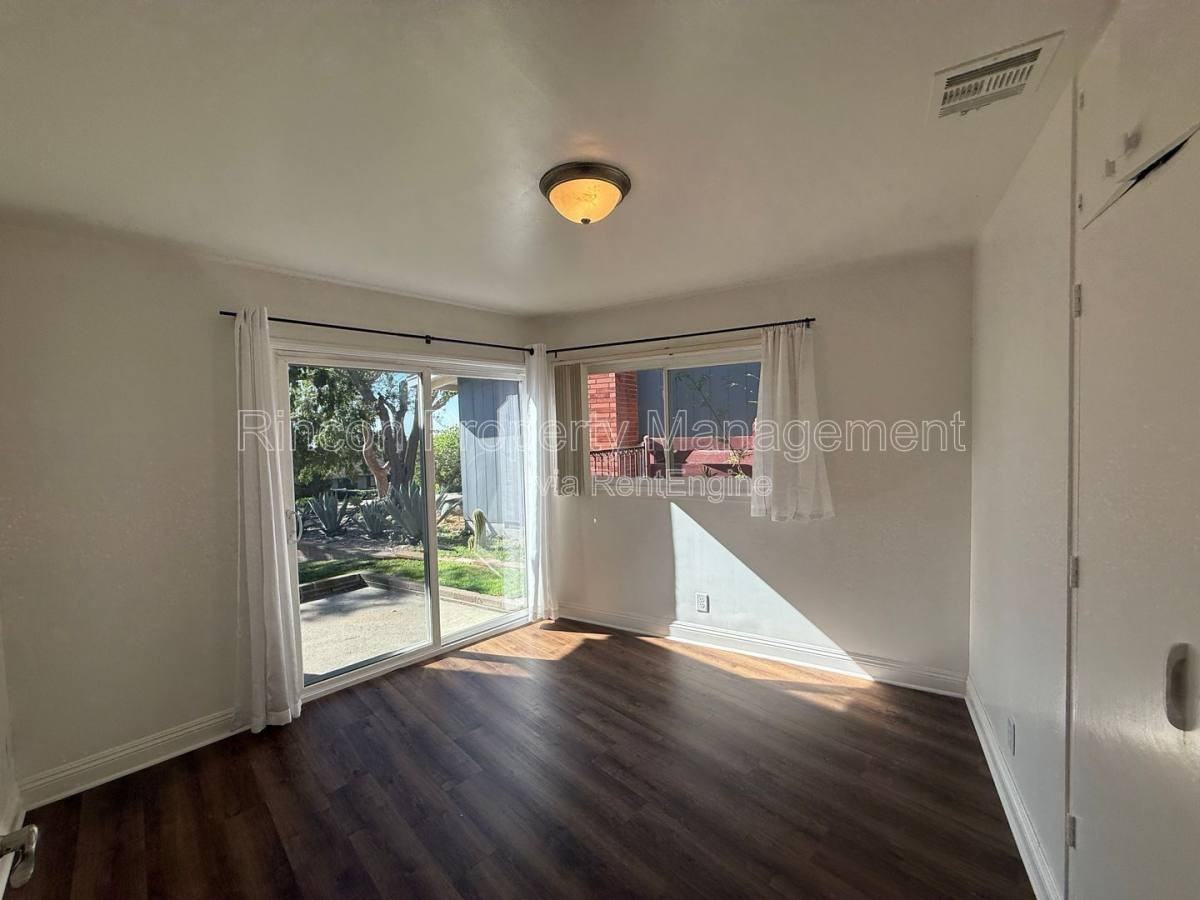 3677 Willowick Dr - Photo 3 of 10