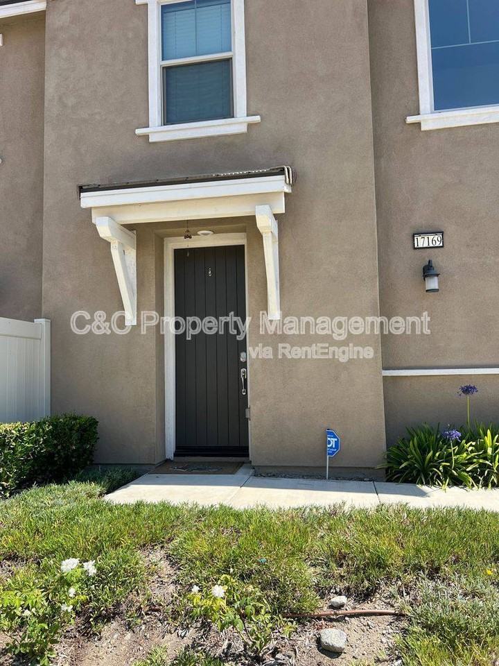 17169 Gray Pine Pl - Photo 2 of 9