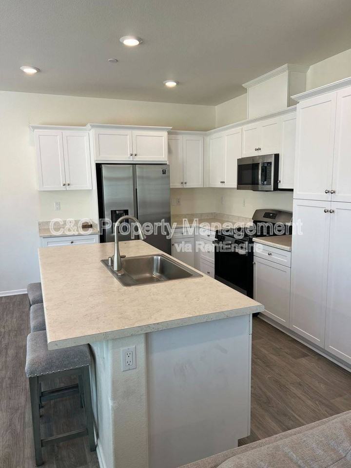 17169 Gray Pine Pl - Photo 3 of 9