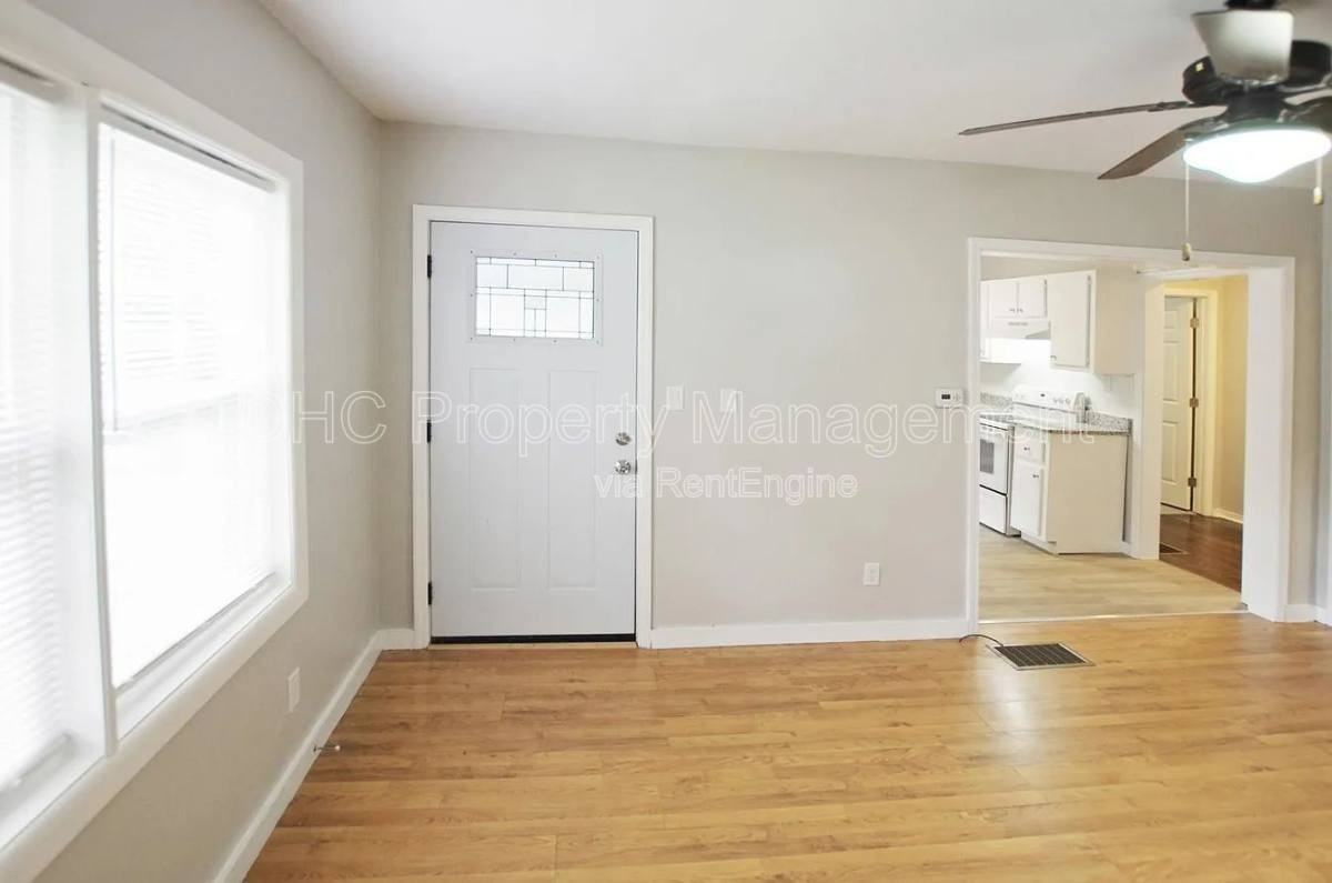 1237 Campbellton Pl Sw - Photo 3 of 10