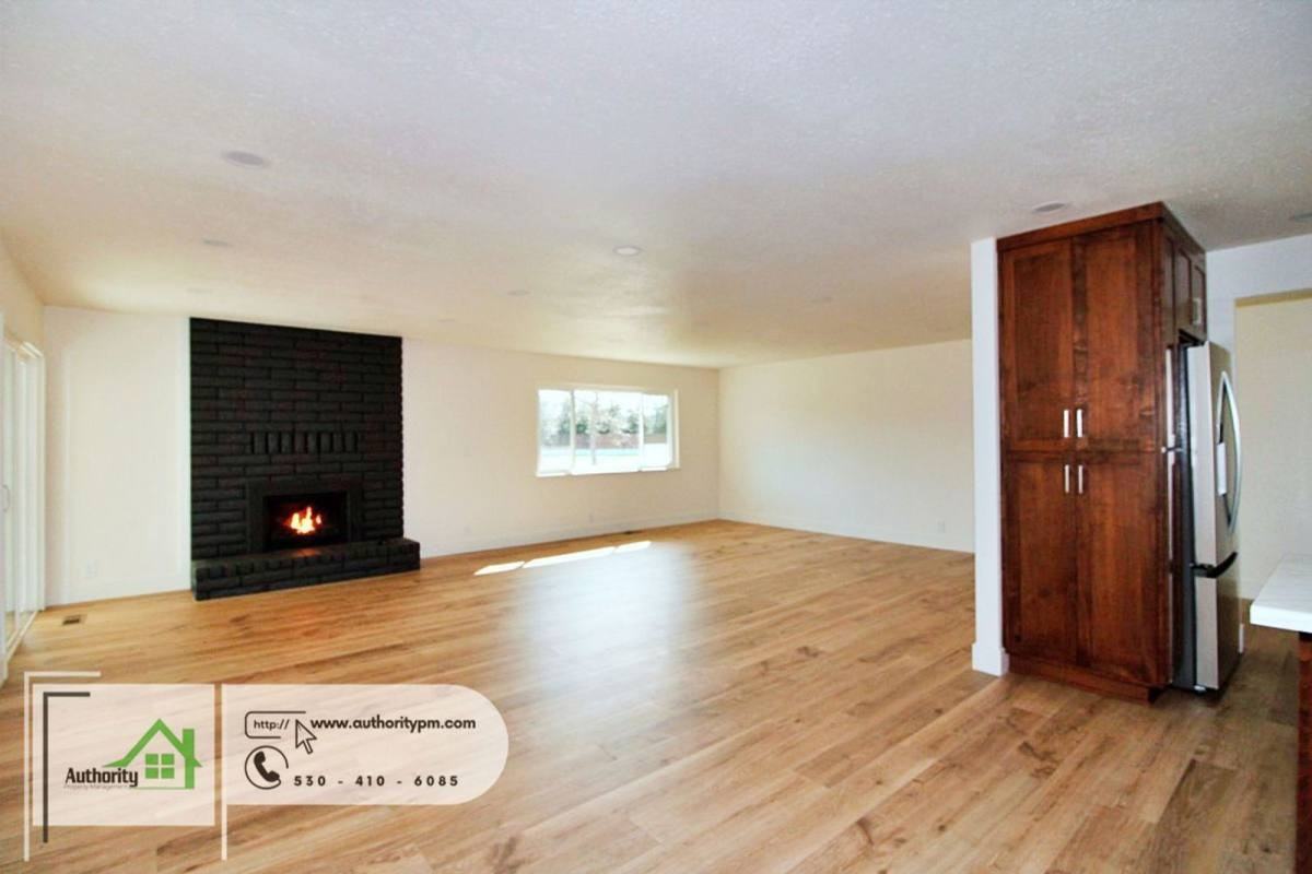 9905 Merryhill Ln - Photo 3 of 10