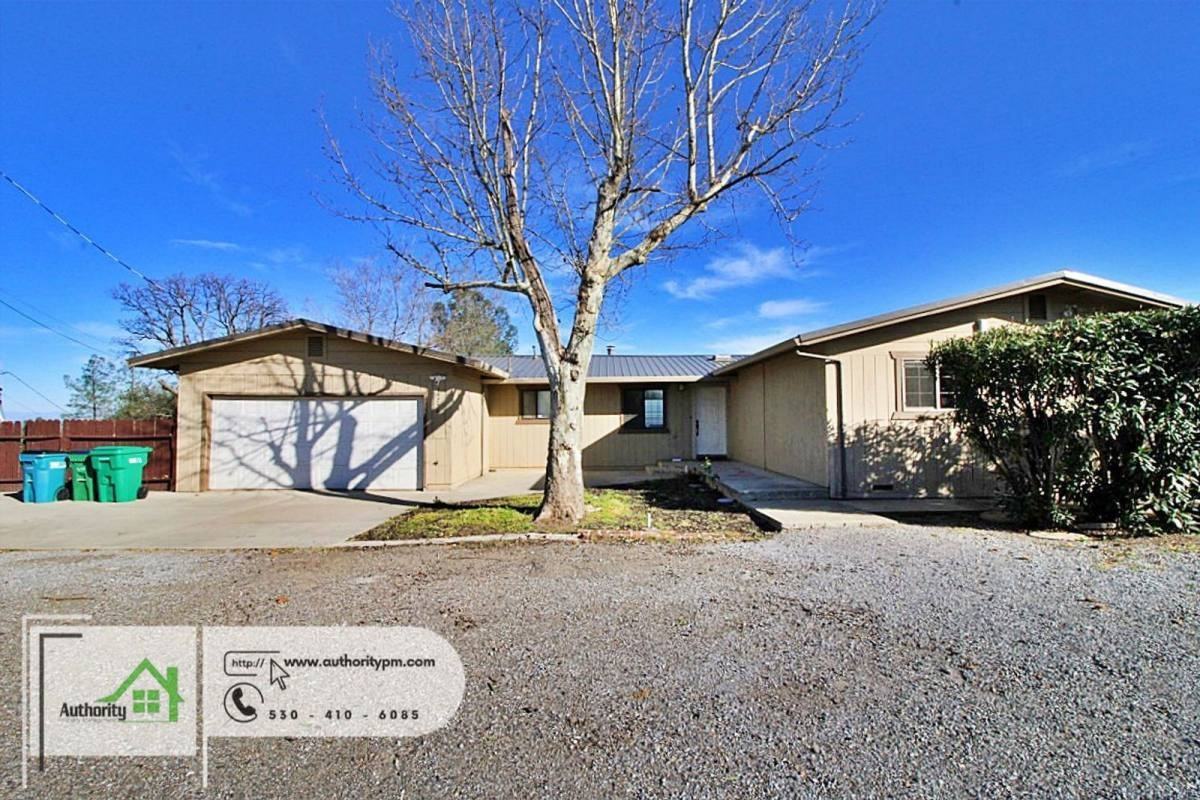 19250 Hill St - Photo 3 of 10