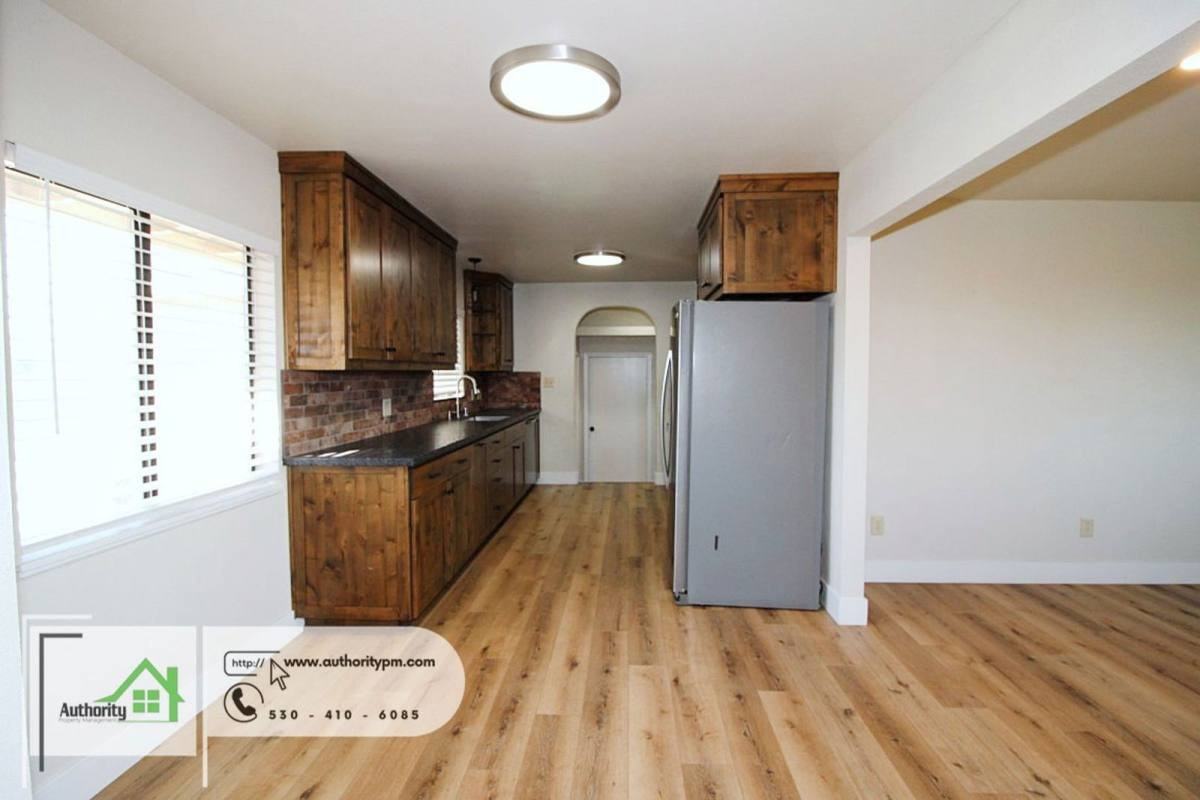 19250 Hill St - Photo 7 of 10