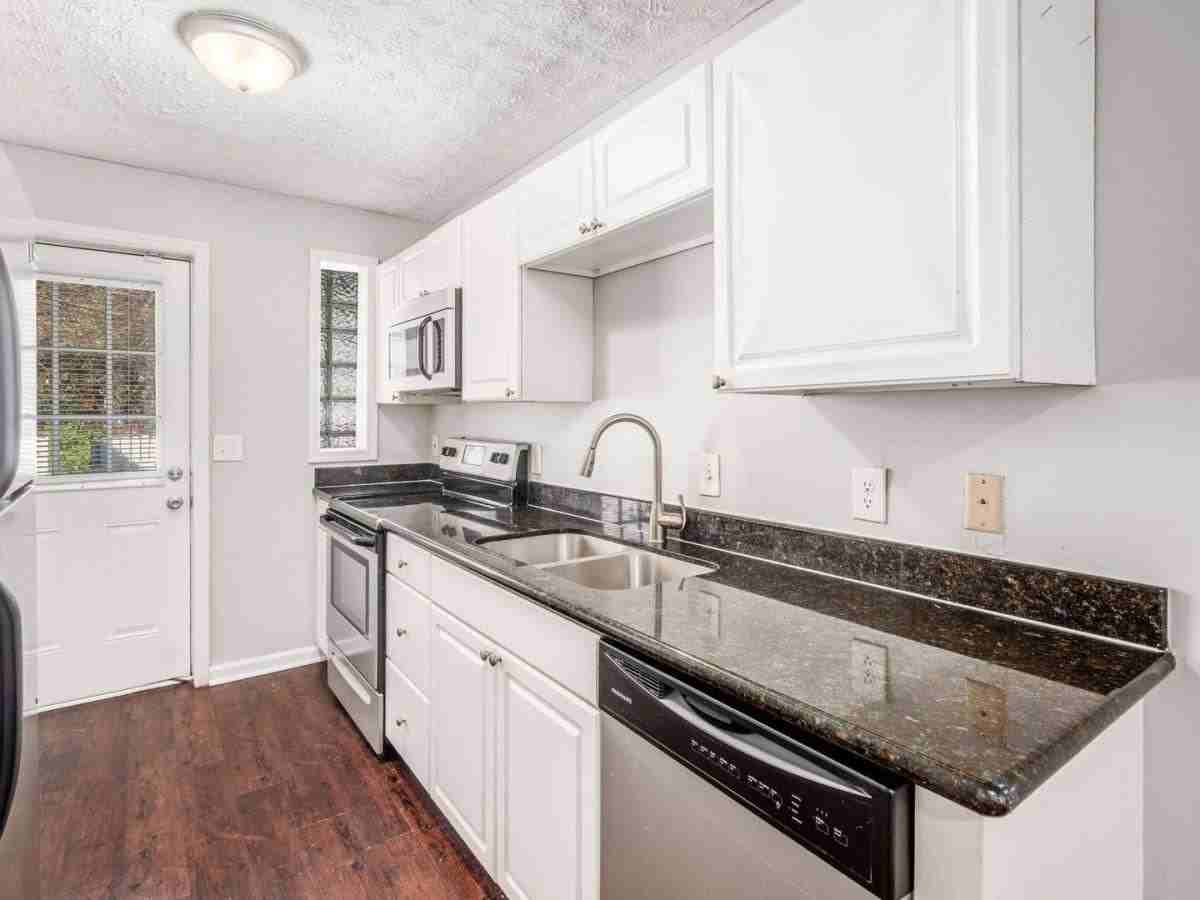421 E Mithoff St - Photo 2 of 10