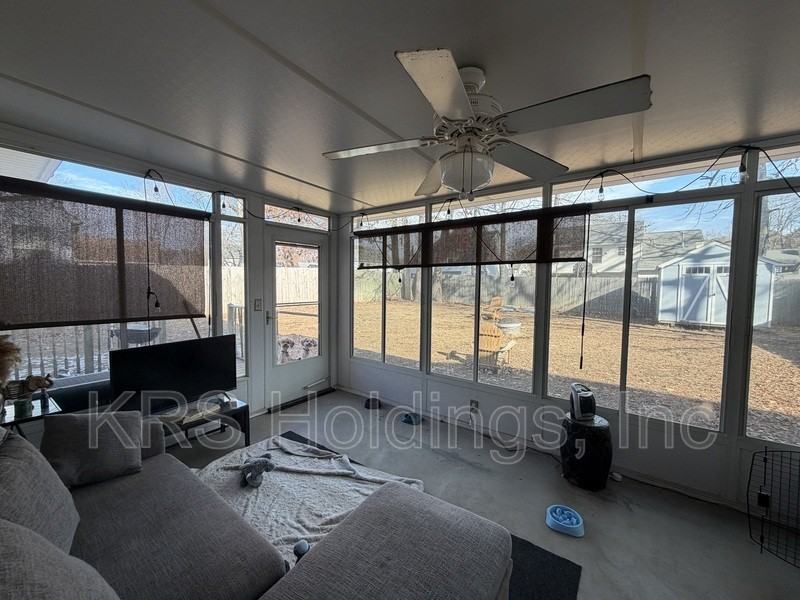 709 Emerald Ct - Photo 3 of 13