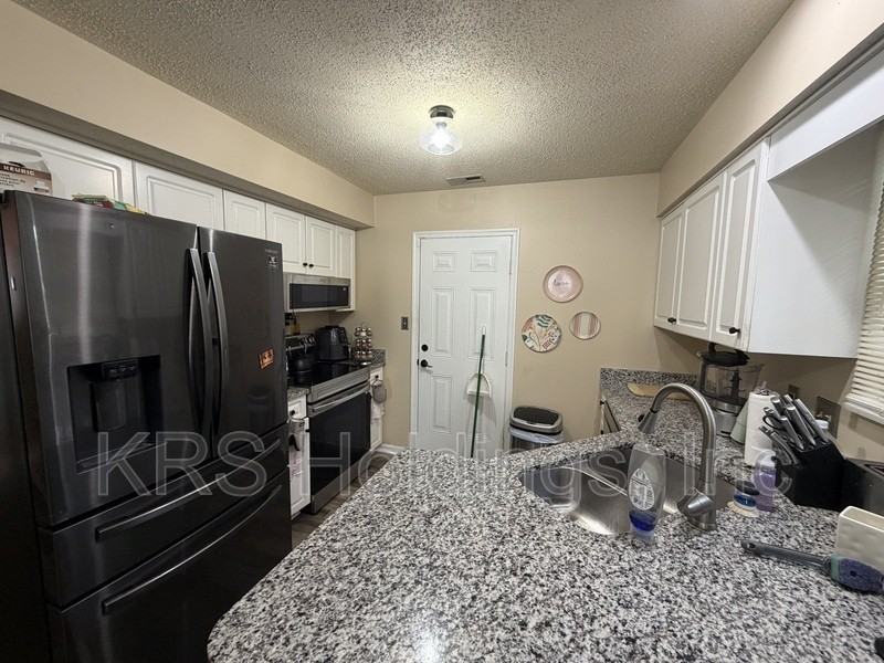 709 Emerald Ct - Photo 6 of 13