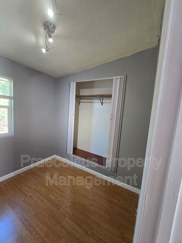 37 E J St #A - Photo 4 of 9