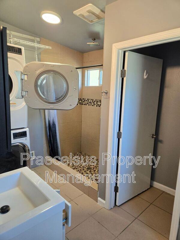 37 E J St #A - Photo 6 of 9