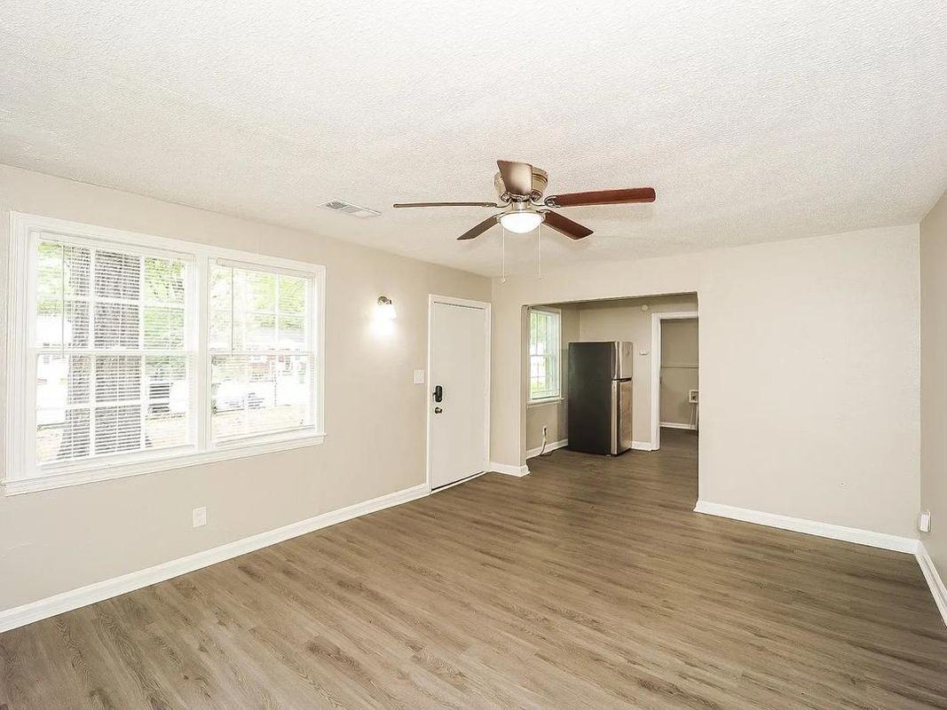 2437 Pye Ave - Photo 3 of 8