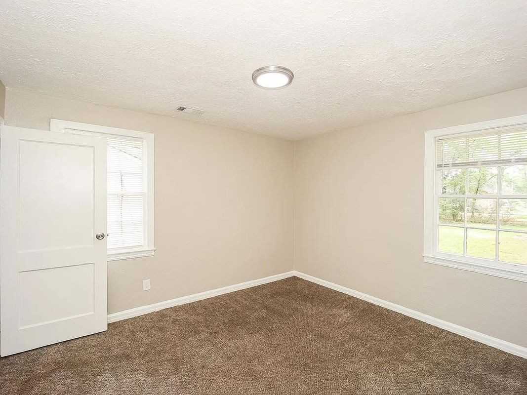 2437 Pye Ave - Photo 5 of 8