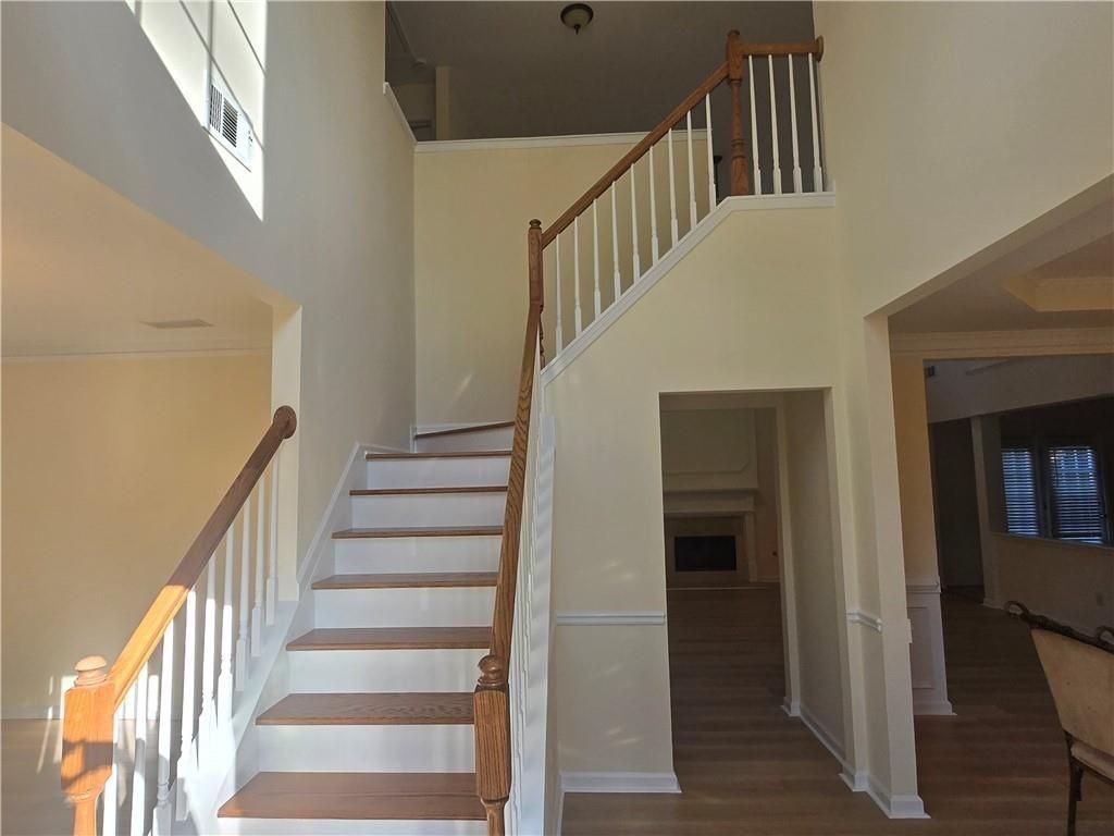 2206 Creekway Dr - Photo 2 of 38