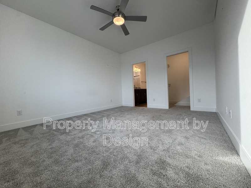 835 Se Booth Ave - Photo 4 of 17