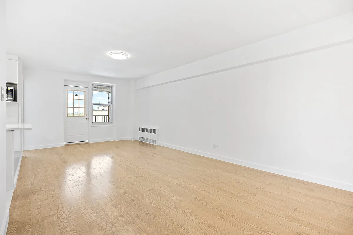 13604 Cherry Ave #5F - Photo 3 of 12