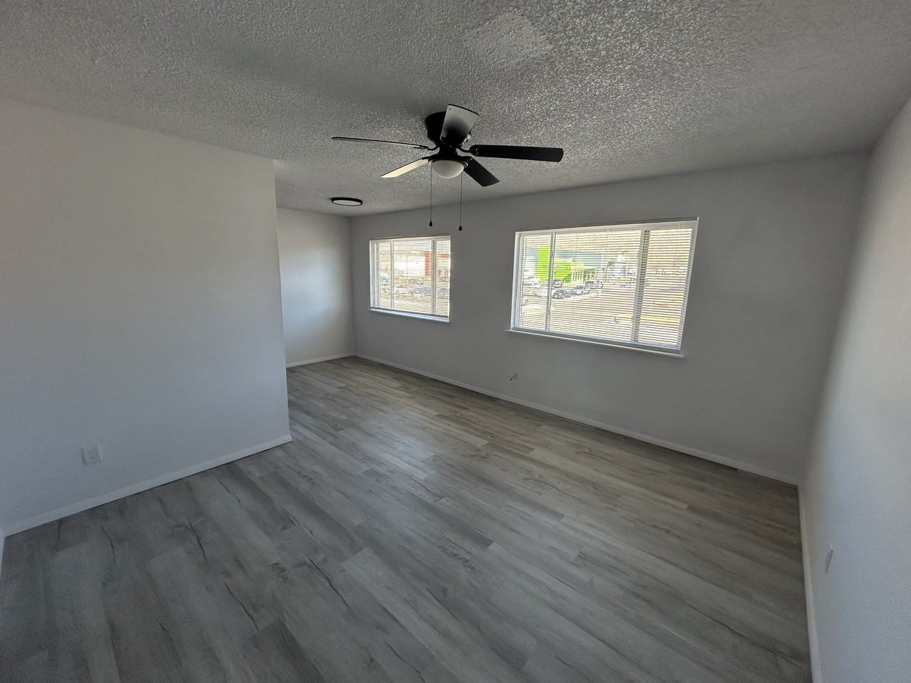 2801 Muriel St Ne - Photo 3 of 31