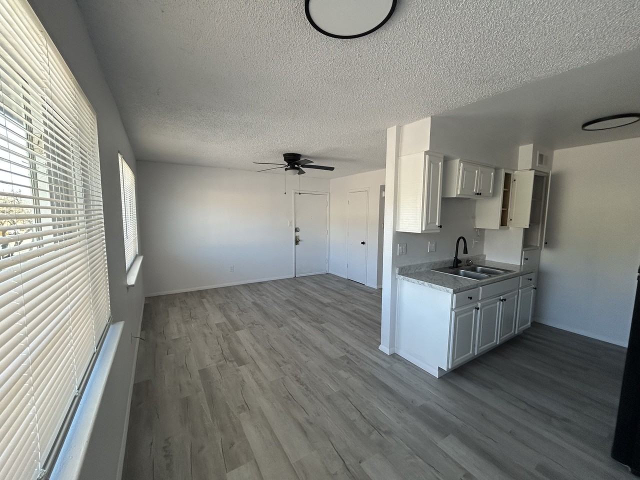 2801 Muriel St Ne - Photo 4 of 31