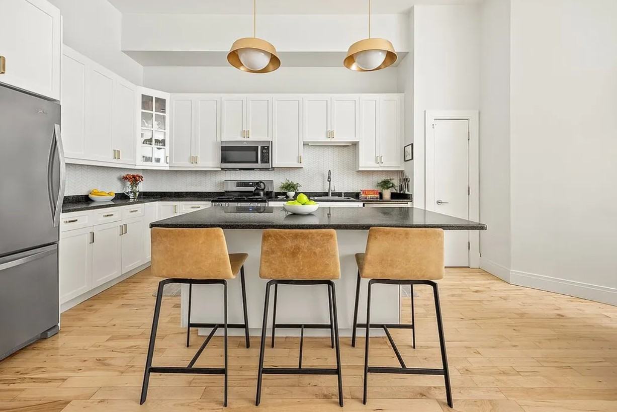 535 Dean St - Photo 2 of 12