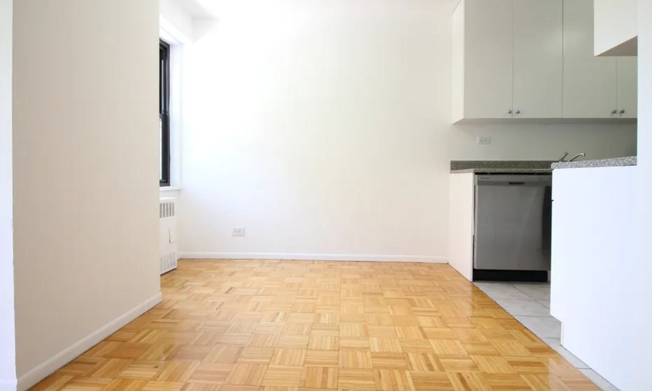 338 6th St - Photo 2 of 8