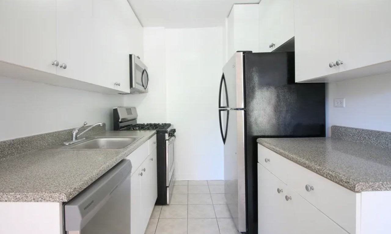 338 6th St - Photo 3 of 8