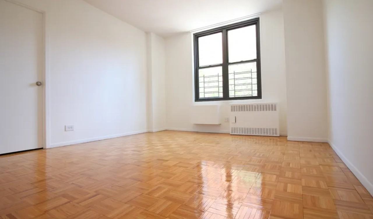 338 6th St - Photo 4 of 8