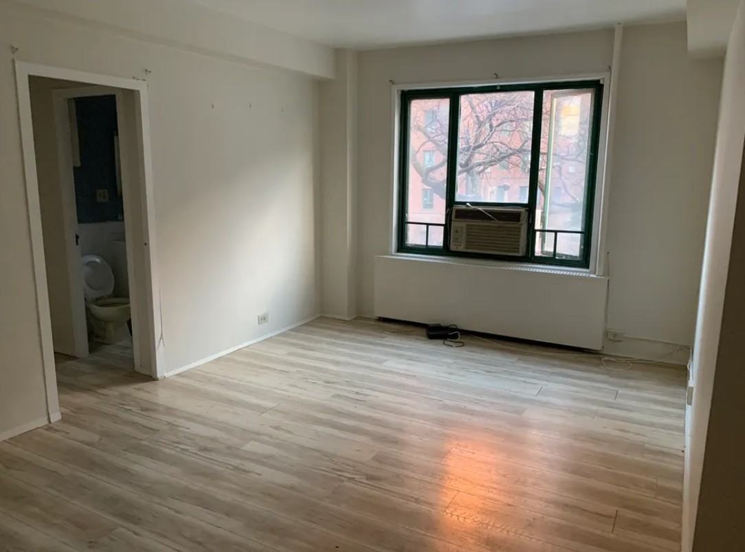 1571 Metropolitan Ave - Photo 2 of 12