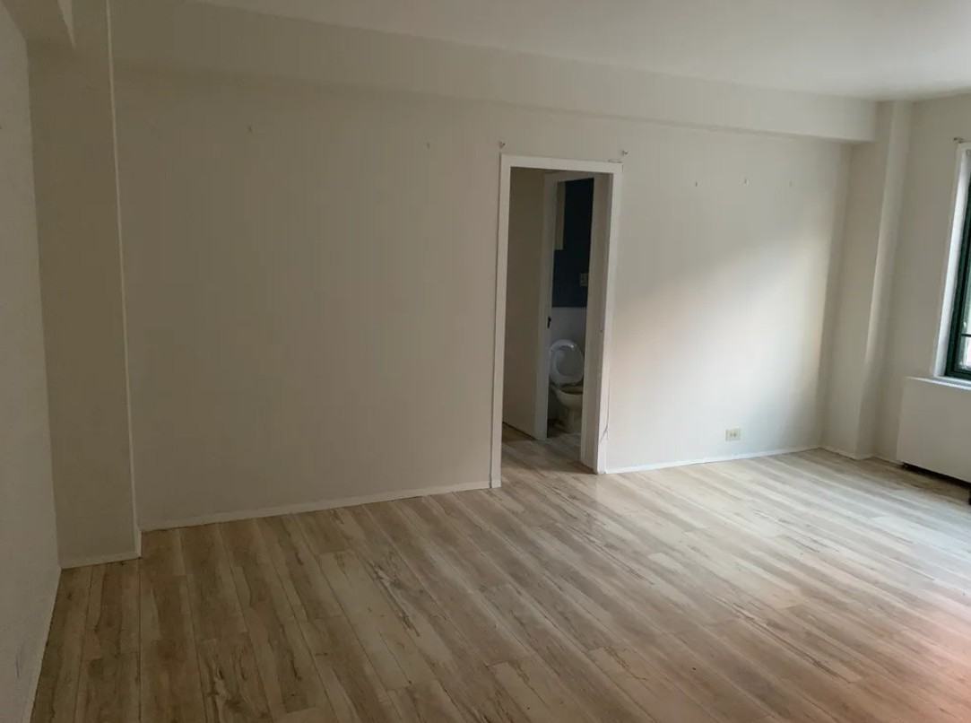 1571 Metropolitan Ave - Photo 3 of 12