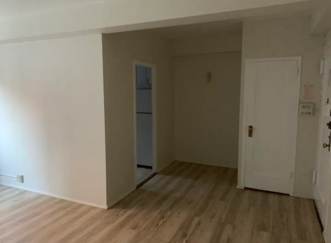 1571 Metropolitan Ave - Photo 4 of 12