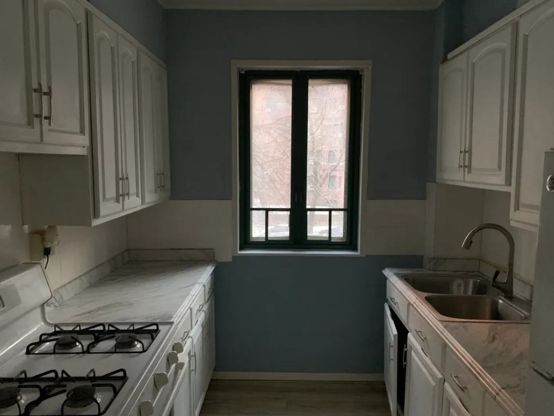 1571 Metropolitan Ave - Photo 5 of 12