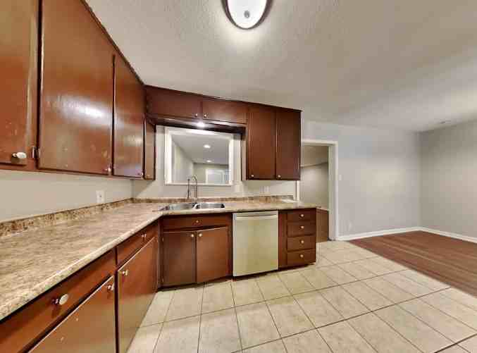 4620 Odessa Ave - Photo 6 of 12