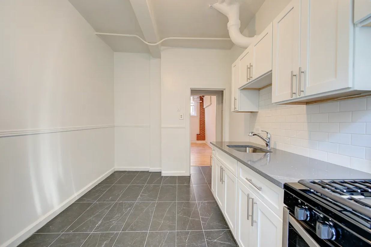 3547 80th St - Photo 2 of 10