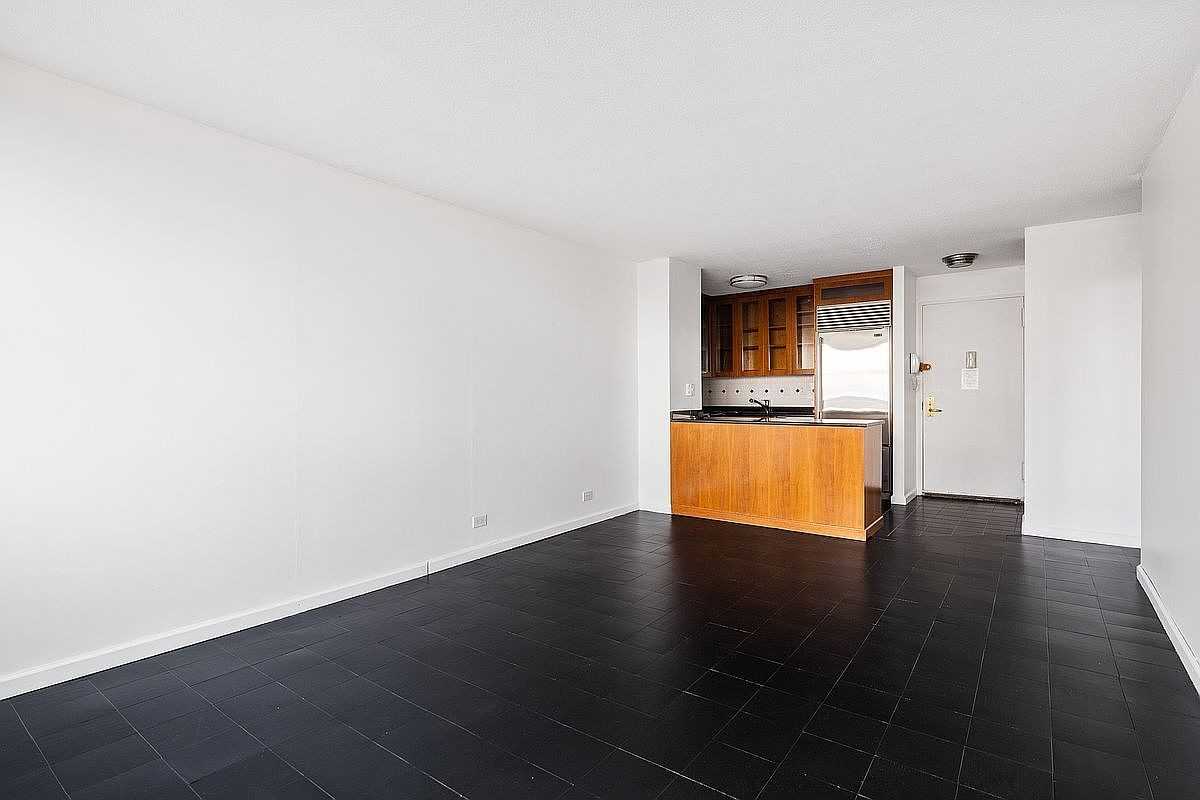 340 E 93rd St #6C - Photo 2 of 7