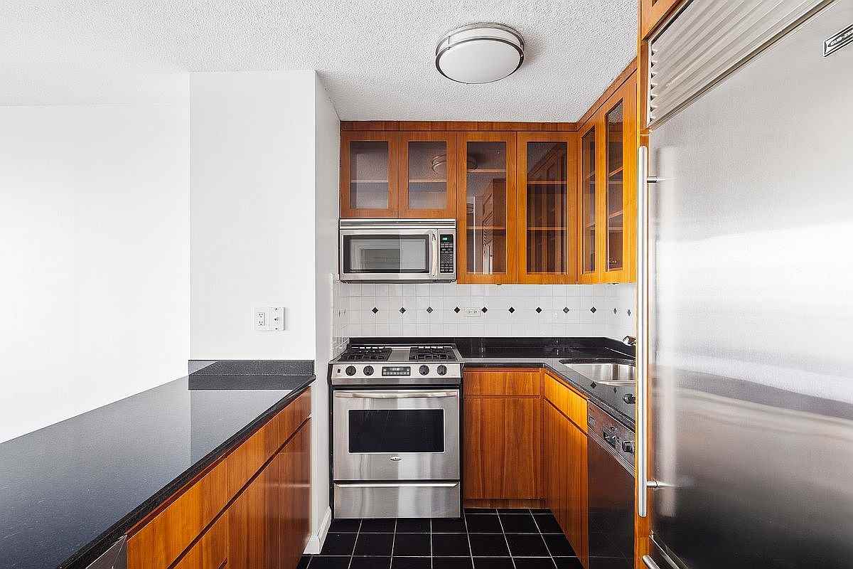 340 E 93rd St #6C - Photo 3 of 7