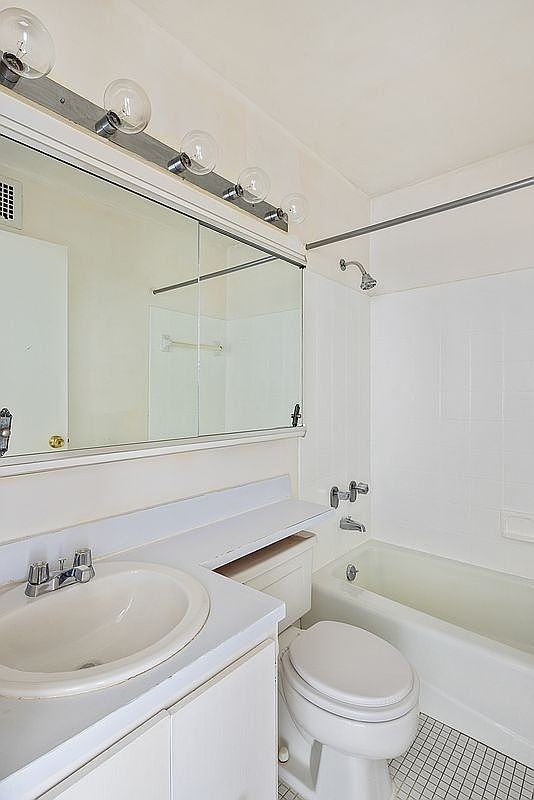 340 E 93rd St #6C - Photo 5 of 7