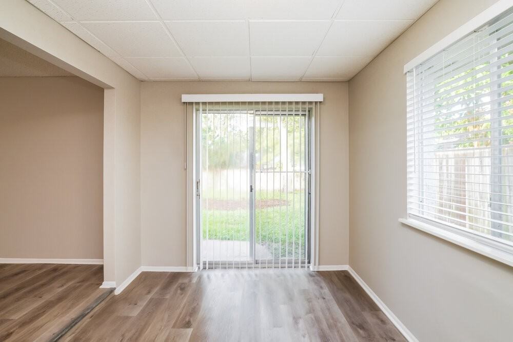 1304 Sterling Oaks Dr - Photo 4 of 17