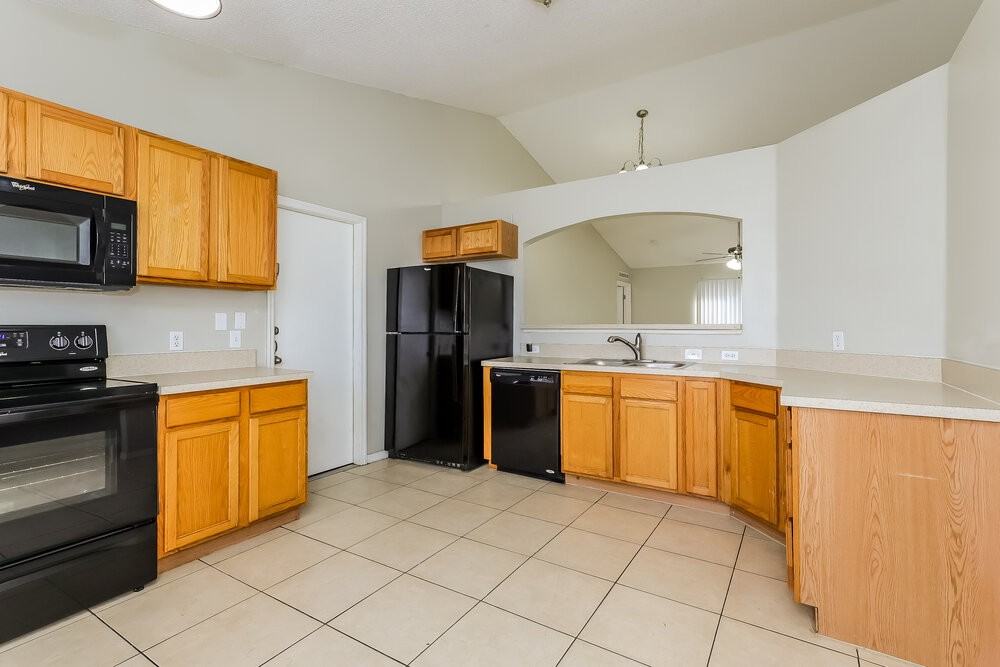 235 Lobelia Dr - Photo 7 of 16