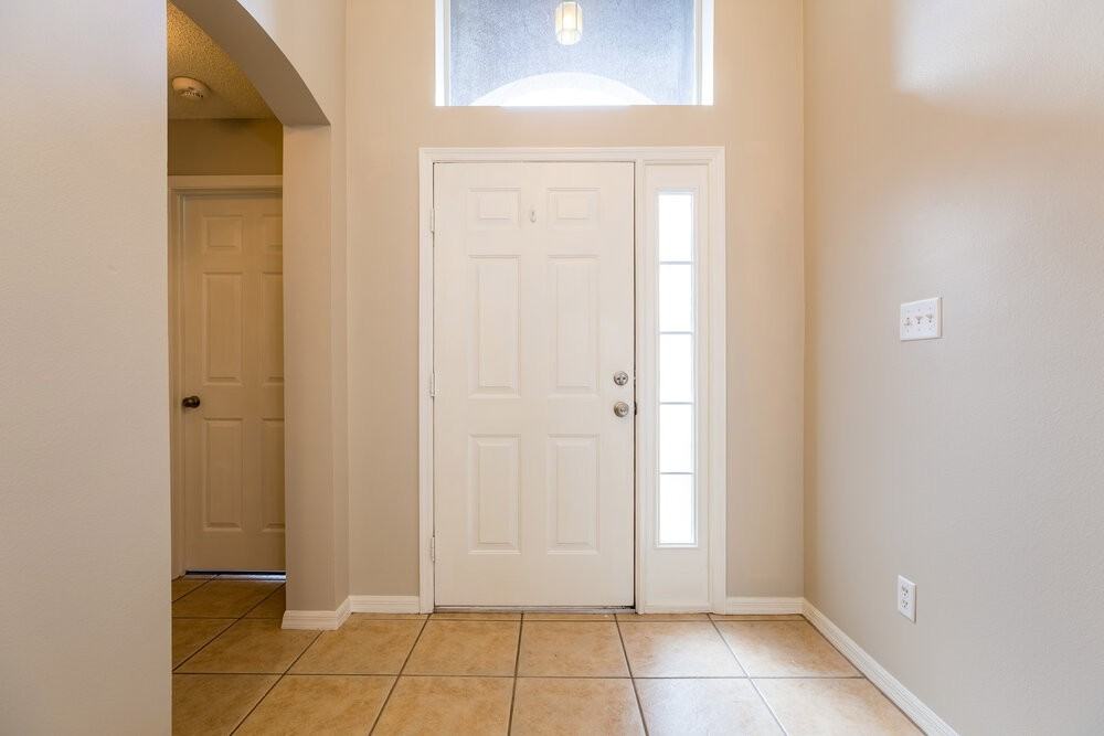 2041 Bobtail Dr - Photo 2 of 17