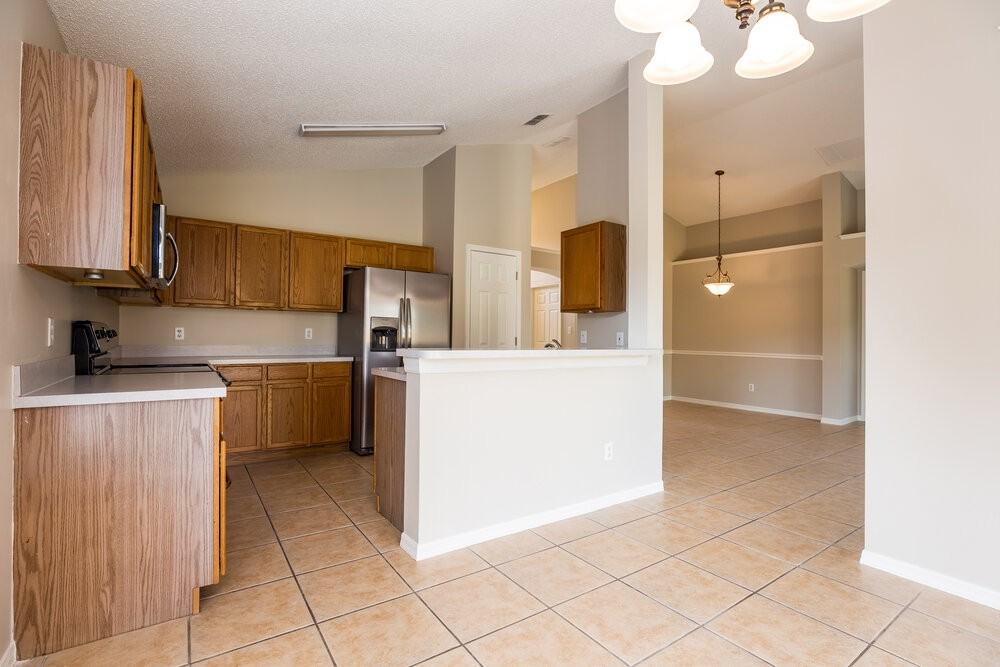 2041 Bobtail Dr - Photo 5 of 17