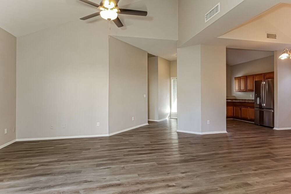 11324 N 82nd Ave - Photo 4 of 16