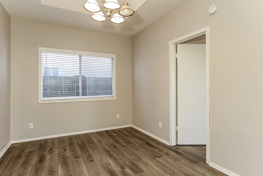 11324 N 82nd Ave - Photo 5 of 16