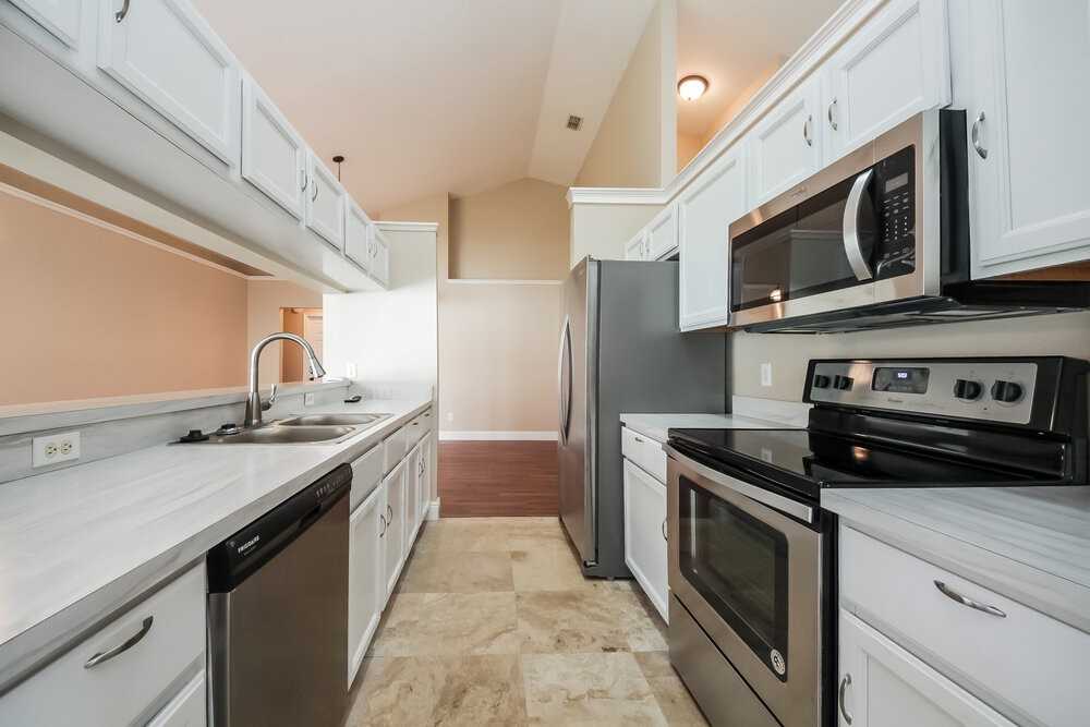 1633 Liggins Ave - Photo 6 of 15