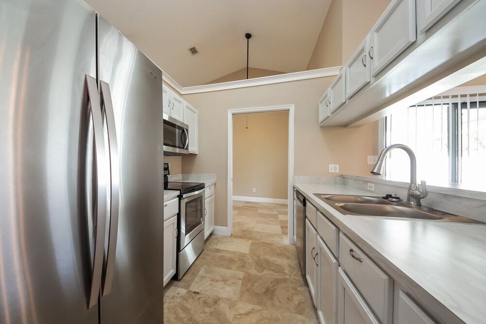 1633 Liggins Ave - Photo 7 of 15