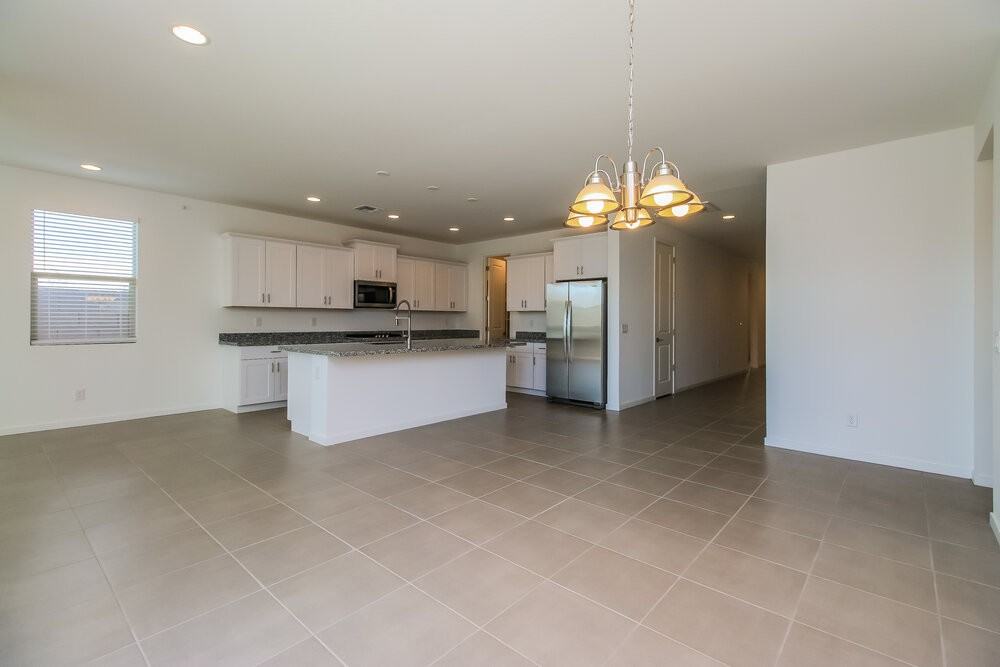 5647 W Walatowa St - Photo 6 of 16