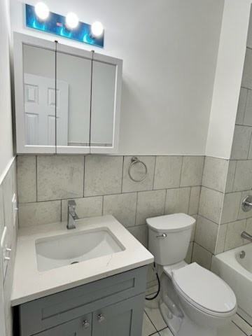 323 Amherst StThird floor #3H - Photo 2 of 6