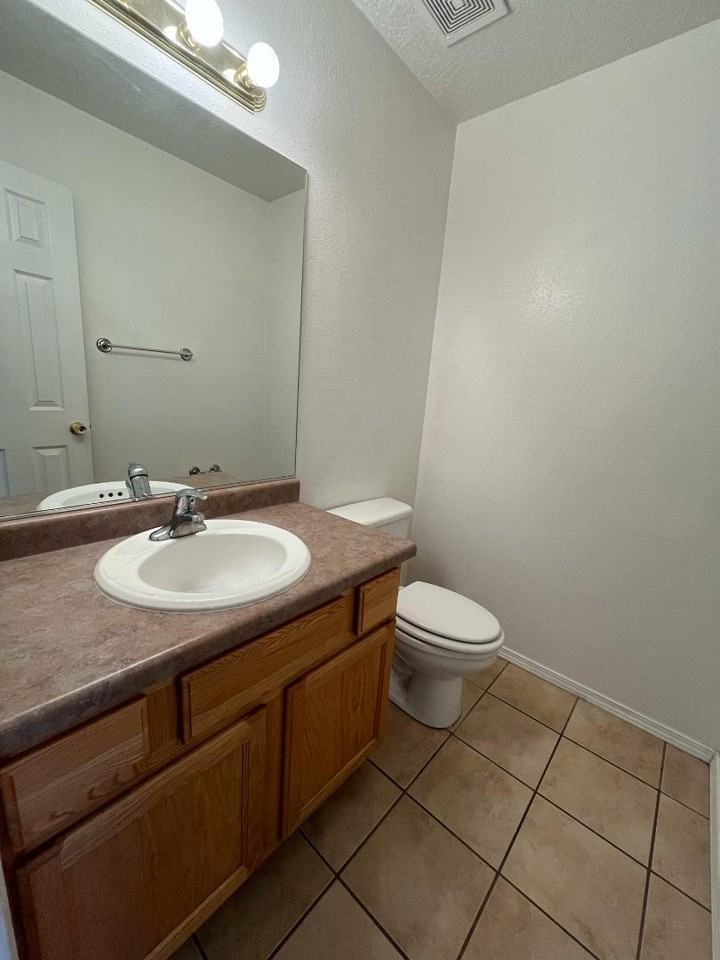 1009 Walnut Dr Unit C - Photo 2 of 10